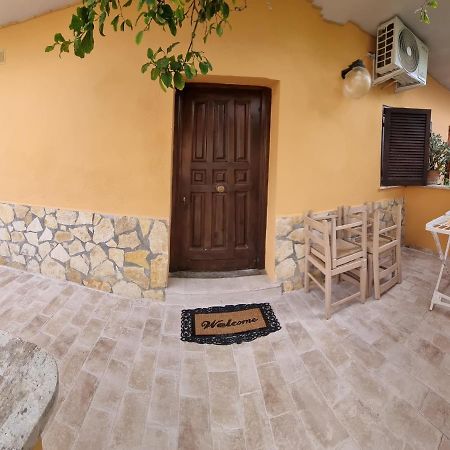 Monolocale Moreno Apartment Fiumicino Bagian luar foto
