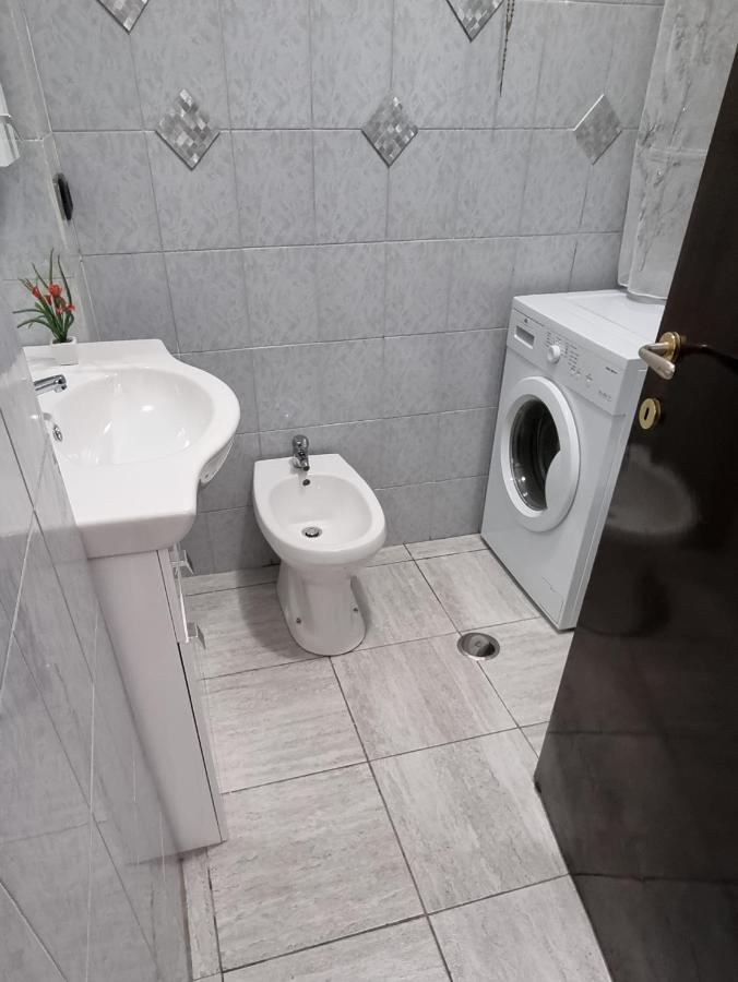 Monolocale Moreno Apartment Fiumicino Bagian luar foto